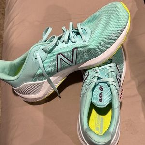 New Balance Women’s Sneaker size 11 wide BNWT